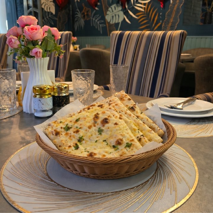 stuffed cheese naan